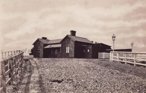 Railway station, Carshalton